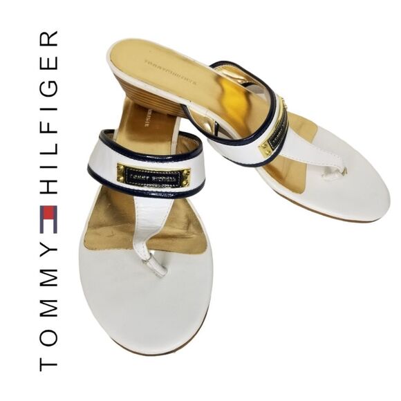 TOMMY Hilfiger Women’s Ambria T Strap Sandals 8M White -‎ Gold Metallic - Picture 1 of 12